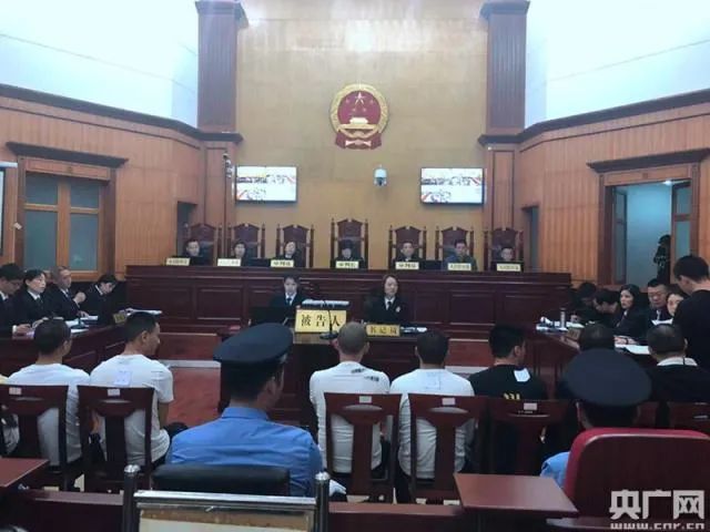 四川眉山某家族式“惡勢(shì)力”案件庭審現(xiàn)場(chǎng)(圖源:央廣網(wǎng))