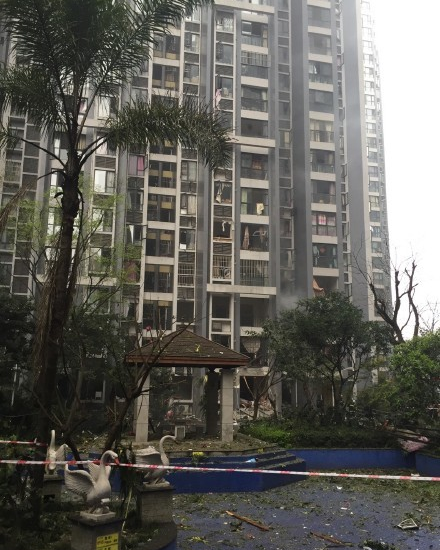 成都高校旁小區(qū)發(fā)生劇烈爆炸 現(xiàn)場一片狼藉