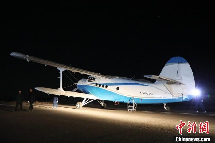 圖為此次執(zhí)飛的無(wú)人機(jī)?!∮荜?yáng)區(qū)委宣傳部供圖 圖為此次執(zhí)飛的無(wú)人機(jī)。 榆陽(yáng)區(qū)委宣傳部供圖