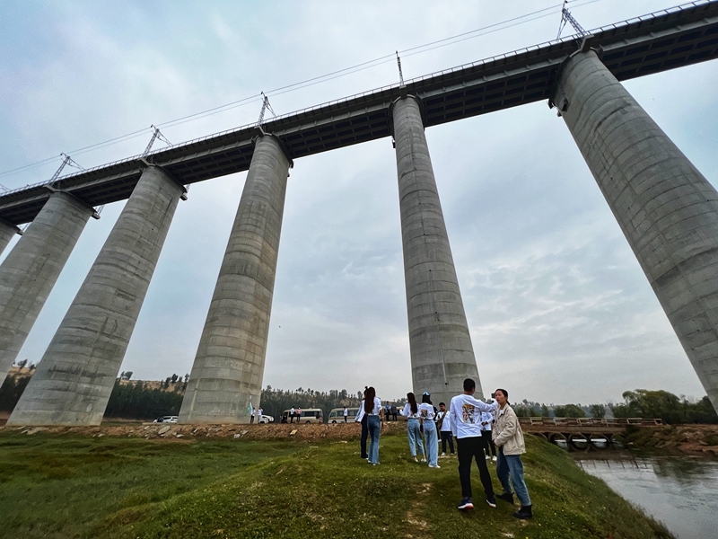 q0ML3mEXhBoe9VhZ.jpg q0ML3mEXhBoe9VhZ.jpg