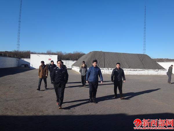 大柳塔派出所進(jìn)入煤礦廠區(qū)進(jìn)行???? - 復(fù)件 (1).JPG