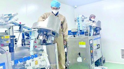 西藏：雪域高原繪出發(fā)展新畫(huà)卷