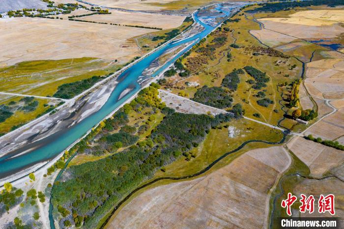 圖為西藏日喀則江孜縣年楚河風(fēng)光?！『闻罾?攝