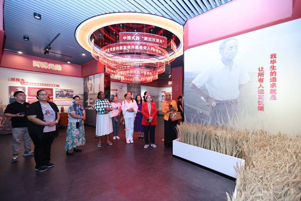 共鑒勞模之光 見(jiàn)證工會(huì)溫度 駐華大使夫人西安行之緣聚工會(huì)活動(dòng)舉行_fororder_圖片91