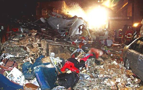 23日晚間，一架復興航空高雄飛馬公的客機在澎湖縣湖西鄉(xiāng)西溪村發(fā)生緊急迫降意外。臺灣交通部長葉匡時今天稍晚證實，這起迫降造成48死11傷。