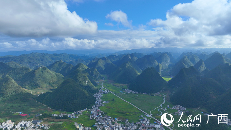 旖旎田園風(fēng)光。人民網(wǎng) 付華周攝