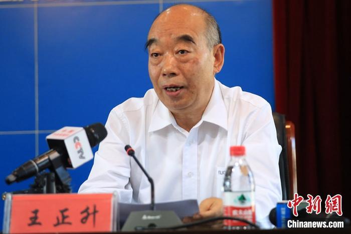  圖為青海省政府副省長、省公安廳廳長王正升通報公安機關調查進展情況。