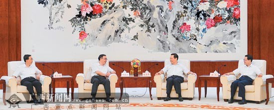 粵桂簽訂一批經(jīng)貿(mào)合作項(xiàng)目 胡春華彭清華見證簽約