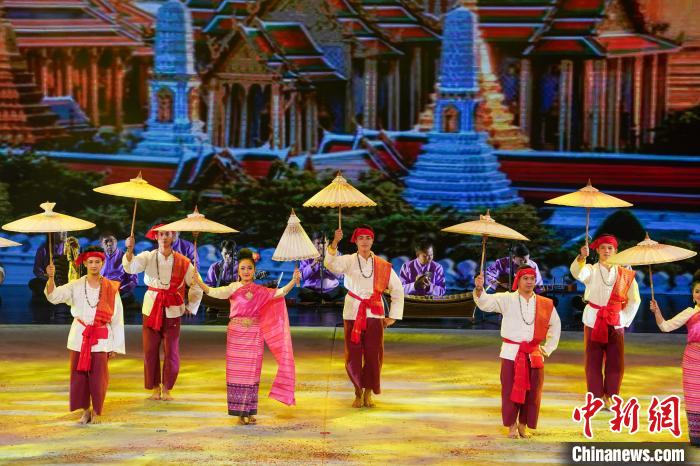 12月8日至12日,第十一屆中國—東盟(南寧)戲劇周在廣西南寧市舉行。圖為東南亞戲劇聯合展演現場。陳冠言 攝