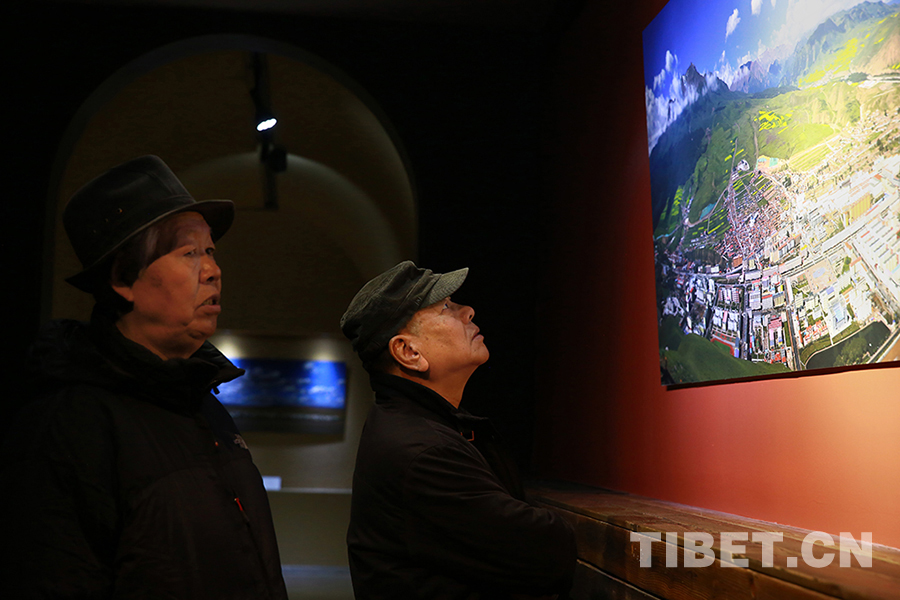 《世界屋脊秘境阿里》攝影展在京開幕