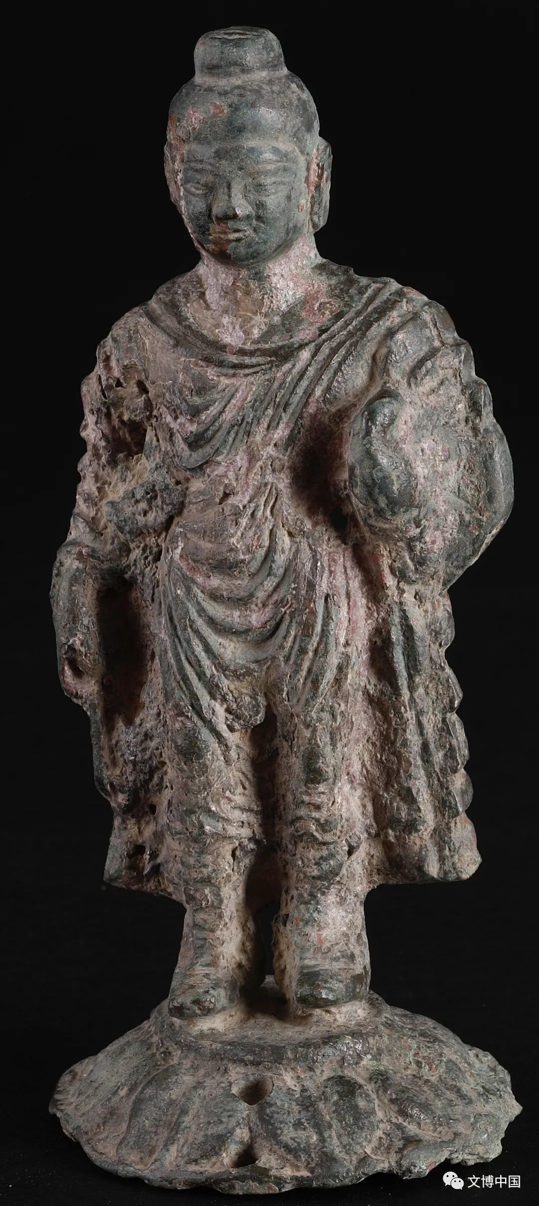 圖3 成任墓地M3015出土的金銅釋迦牟尼立像(正面) 圖3 成任墓地M3015出土的金銅釋迦牟尼立像(正面)