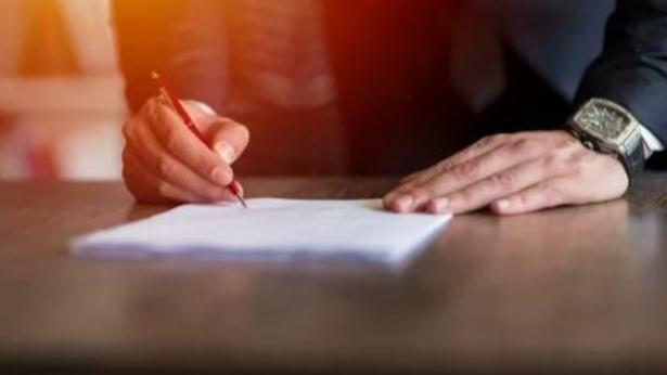 政能亮丨重大行政決策終身責(zé)任制:打開從紙面到地面的“玻璃門”