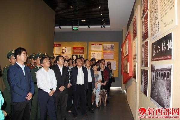 參觀革命英烈紀(jì)念??jpg