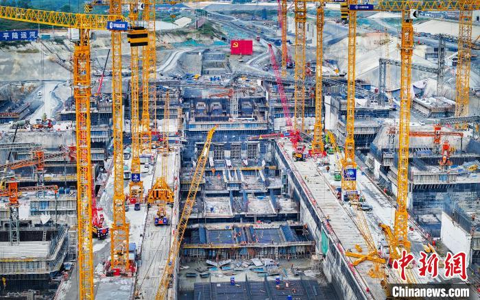 圖為平陸運河企石樞紐施工現(xiàn)場?！∑疥戇\河集團 供圖