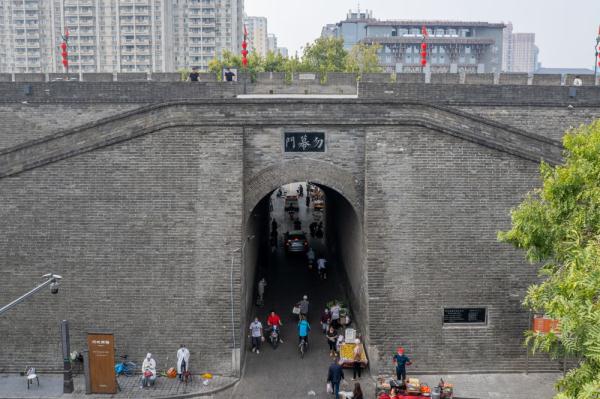 西安恢復(fù)古城墻4座城門門楣標(biāo)識(shí)