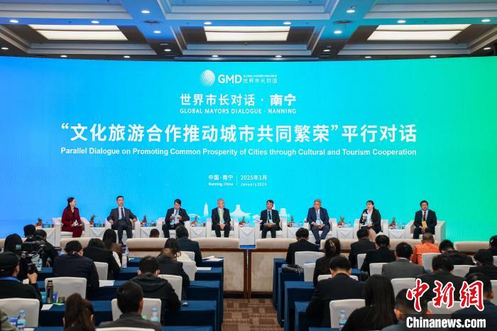 圖為對(duì)話現(xiàn)場(chǎng)。陳冠言 攝