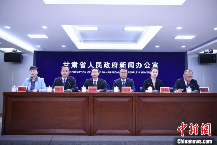 甘肅扶貧：調(diào)整撤換駐村干部2605人問責(zé)“大概先生”“基本掌柜”