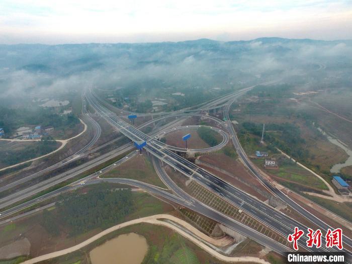 成渝地區(qū)雙城經(jīng)濟(jì)圈交通互聯(lián)互通建設(shè)提速：蜀道不再難