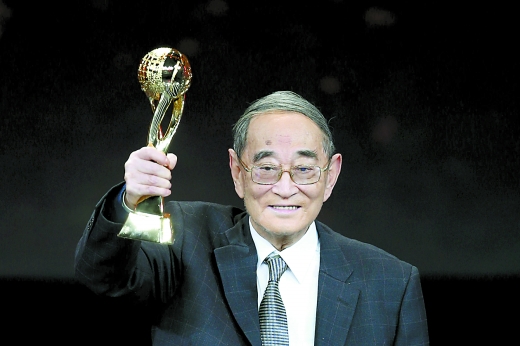 第十四屆中國經(jīng)濟(jì)年度人物昨晚揭曉，厲以寧獲終身成就獎(jiǎng)