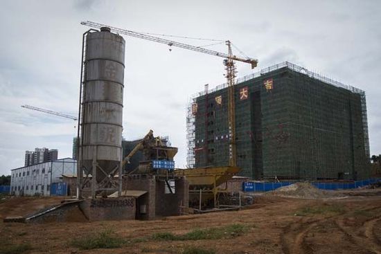 湖南貧困縣安仁疑以建小區(qū)名義偷蓋政府大樓(圖)