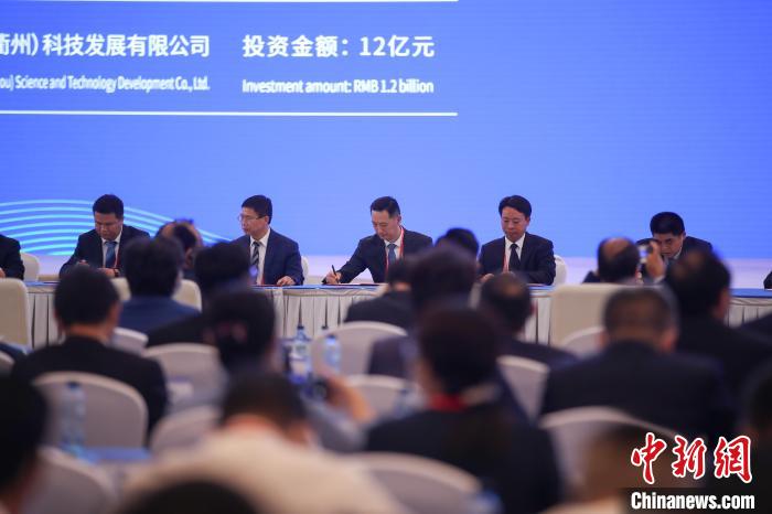 圖為2021年生態(tài)文明貴陽國際論壇閉幕現(xiàn)場(chǎng)。　瞿宏倫 攝