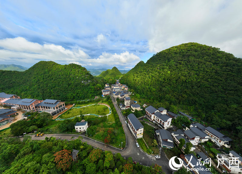 深山中的火賣村。人民網(wǎng) 付華周攝