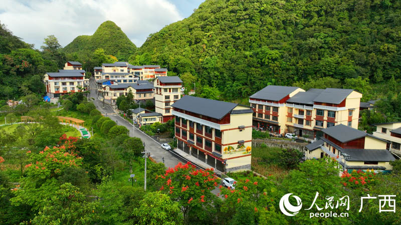 “清涼小鎮(zhèn)”火賣村。人民網(wǎng) 付華周攝