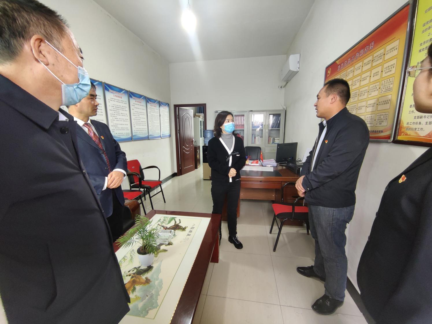 調(diào)研柳林鎮(zhèn)南六冢村軟弱渙散村黨組織整頓工作