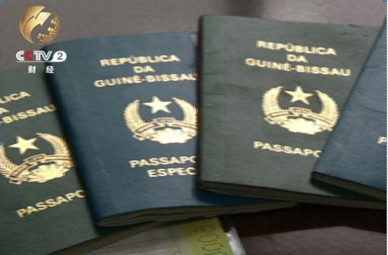 十年來朱某和孔某不斷變化著身份